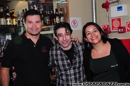 Elenco de Os Libertinos curte Guten Bier