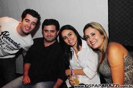 Elenco de Os Libertinos curte Guten Bier