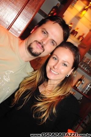 Elenco de Os Libertinos curte Guten Bier