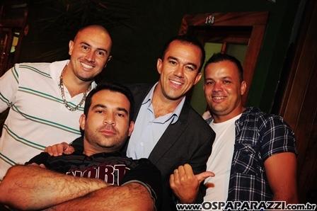 Elenco de Os Libertinos curte Guten Bier