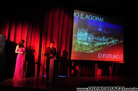 Ana Furtado apresenta os 15 anos do Shopping Colinas