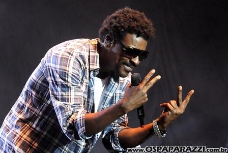 Seu Jorge brilha em show em São José dos Campos