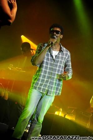 Seu Jorge brilha em show em São José dos Campos