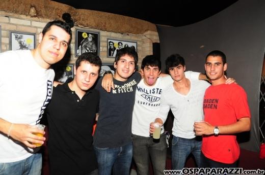 Véspera de feriado com Vegas Party no La Musik