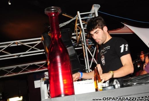 Véspera de feriado com Vegas Party no La Musik