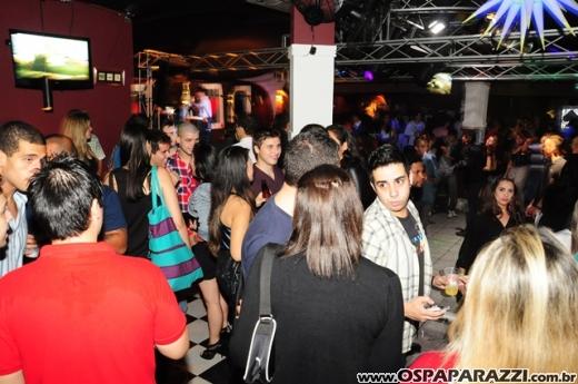 Véspera de feriado com Vegas Party no La Musik