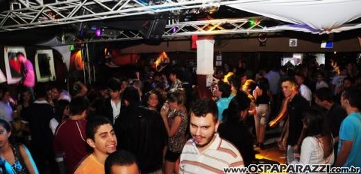 Véspera de feriado com Vegas Party no La Musik
