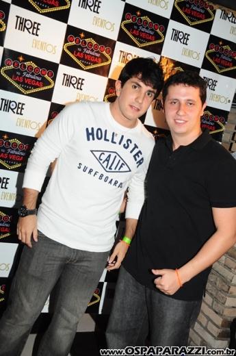 Véspera de feriado com Vegas Party no La Musik