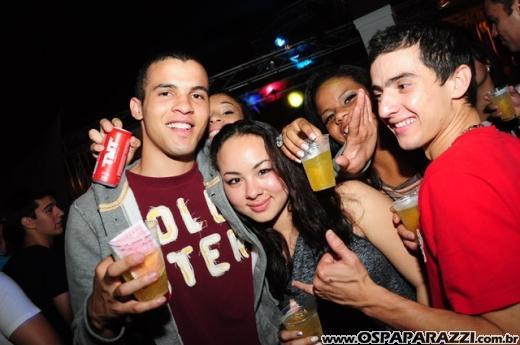Véspera de feriado com Vegas Party no La Musik