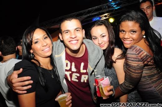 Véspera de feriado com Vegas Party no La Musik