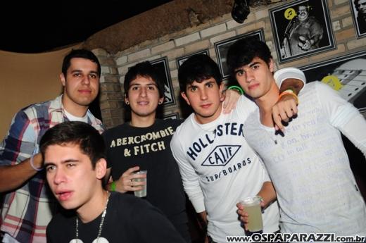 Véspera de feriado com Vegas Party no La Musik