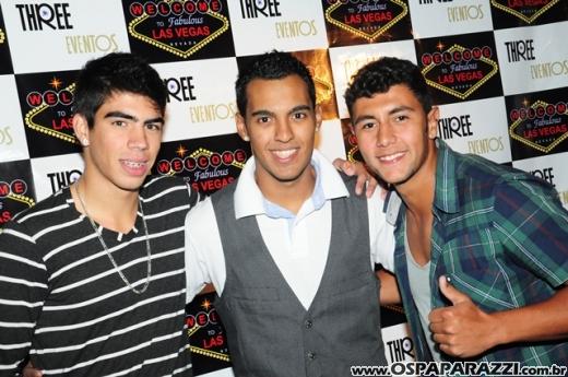 Véspera de feriado com Vegas Party no La Musik