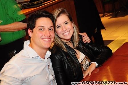 Casais apaixonados comemoram o Dia dos Namorados no Guten