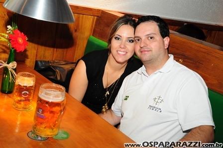 Casais apaixonados comemoram o Dia dos Namorados no Guten