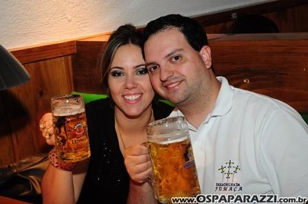 Casais apaixonados comemoram o Dia dos Namorados no Guten