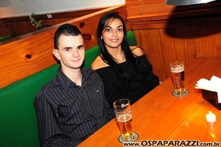 Casais apaixonados comemoram o Dia dos Namorados no Guten
