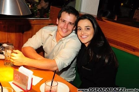 Casais apaixonados comemoram o Dia dos Namorados no Guten