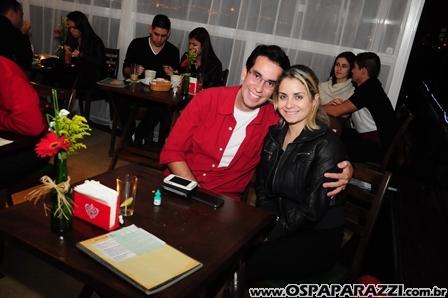Casais apaixonados comemoram o Dia dos Namorados no Guten