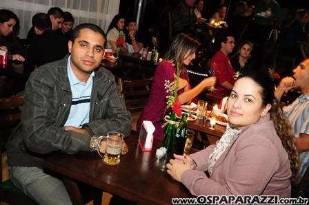 Casais apaixonados comemoram o Dia dos Namorados no Guten