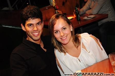 Casais apaixonados comemoram o Dia dos Namorados no Guten