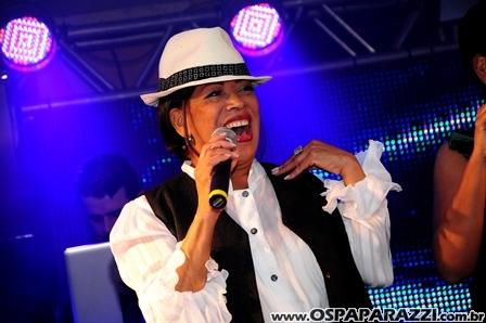 Baile Vermelho e Branco comemora os 99 anos da AESJ