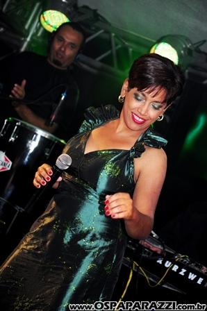 Baile Vermelho e Branco comemora os 99 anos da AESJ