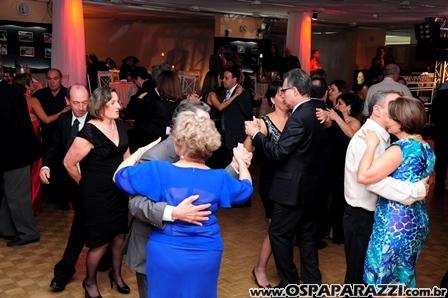 Baile Vermelho e Branco comemora os 99 anos da AESJ