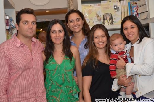 Turma Mixirica faz coquetel e lança seção de sapatos infantis