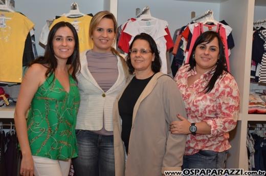 Turma Mixirica faz coquetel e lança seção de sapatos infantis