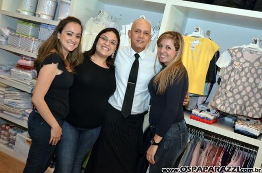 Turma Mixirica faz coquetel e lança seção de sapatos infantis