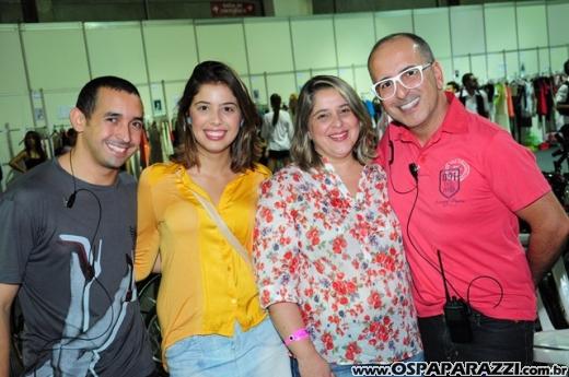 Celebridades desfilam no Oscar Fashion Days Festival 2012