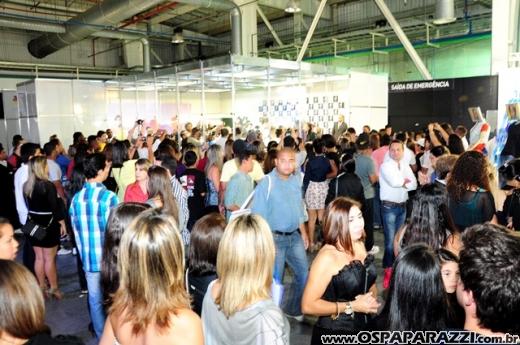 Celebridades desfilam no Oscar Fashion Days Festival 2012