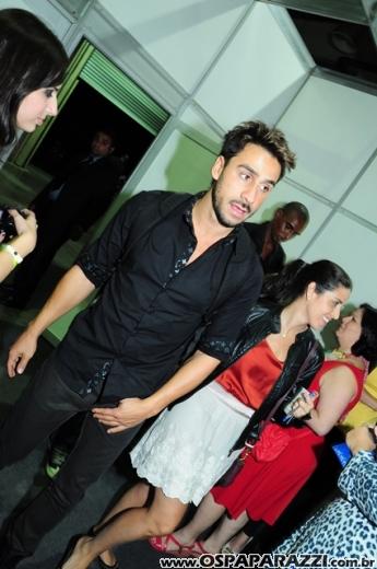 Celebridades desfilam no Oscar Fashion Days Festival 2012
