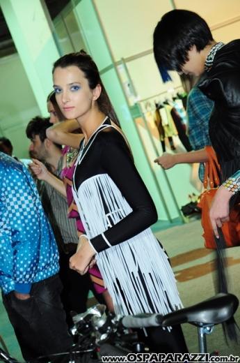 Celebridades desfilam no Oscar Fashion Days Festival 2012