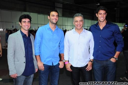 Celebridades desfilam no Oscar Fashion Days Festival 2012