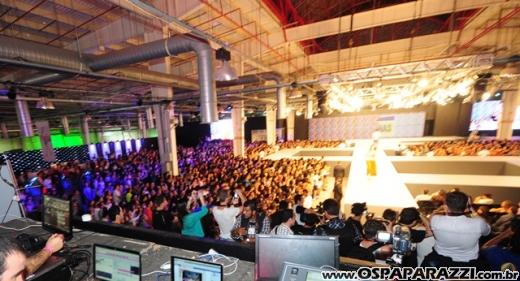 Celebridades desfilam no Oscar Fashion Days Festival 2012