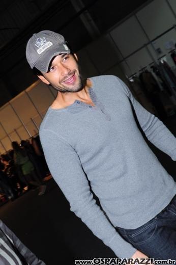 Celebridades desfilam no Oscar Fashion Days Festival 2012