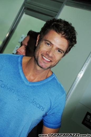 Celebridades desfilam no Oscar Fashion Days Festival 2012