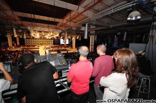 Celebridades desfilam no Oscar Fashion Days Festival 2012