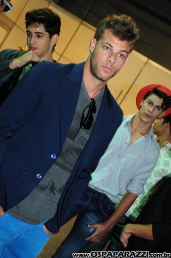 Celebridades desfilam no Oscar Fashion Days Festival 2012