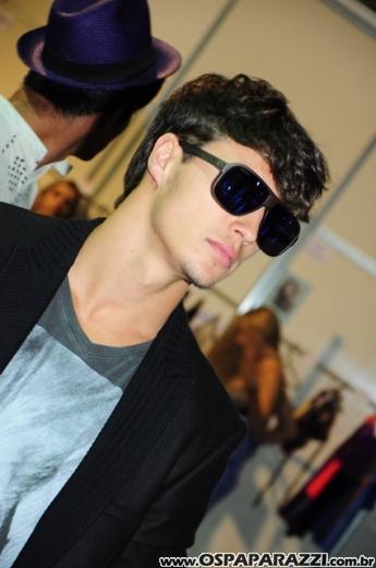 Celebridades desfilam no Oscar Fashion Days Festival 2012