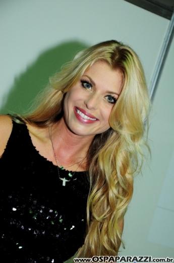 Celebridades desfilam no Oscar Fashion Days Festival 2012