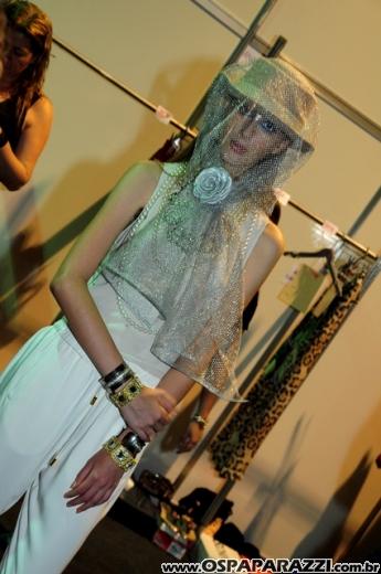 Celebridades desfilam no Oscar Fashion Days Festival 2012