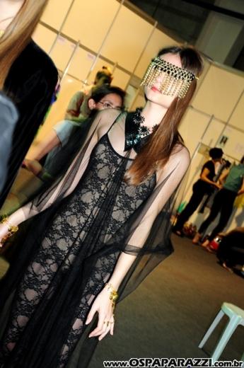 Celebridades desfilam no Oscar Fashion Days Festival 2012