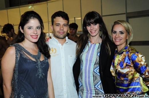 Celebridades desfilam no Oscar Fashion Days Festival 2012