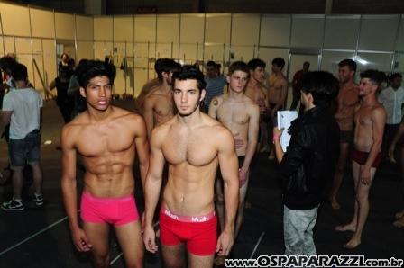 Celebridades desfilam no Oscar Fashion Days Festival 2012