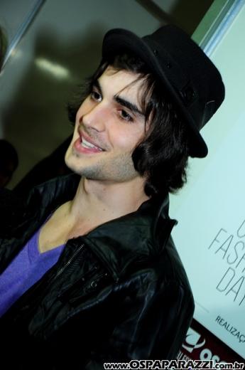 Celebridades desfilam no Oscar Fashion Days Festival 2012