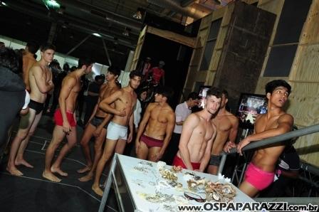 Celebridades desfilam no Oscar Fashion Days Festival 2012
