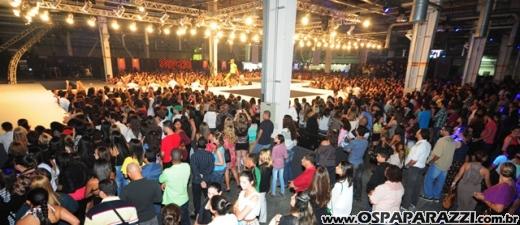 Celebridades desfilam no Oscar Fashion Days Festival 2012