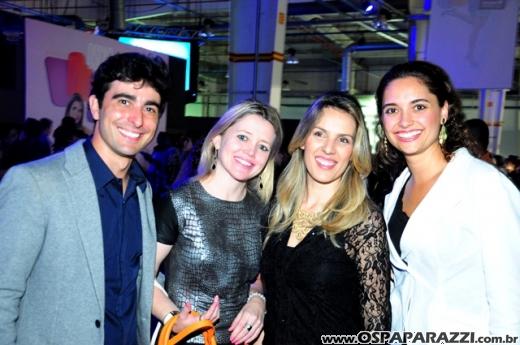 Celebridades desfilam no Oscar Fashion Days Festival 2012